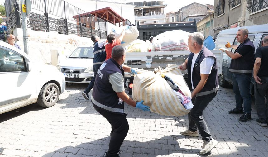 Konak Zabıtası'ndan Basmane'de seyyar satıcı denetimi