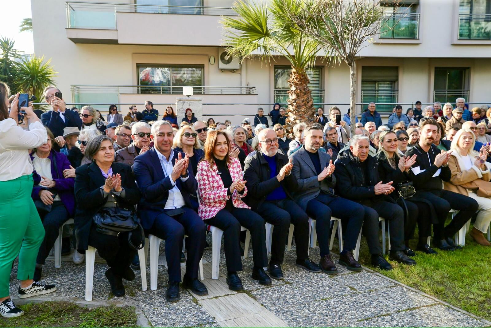 1 (4) (2)