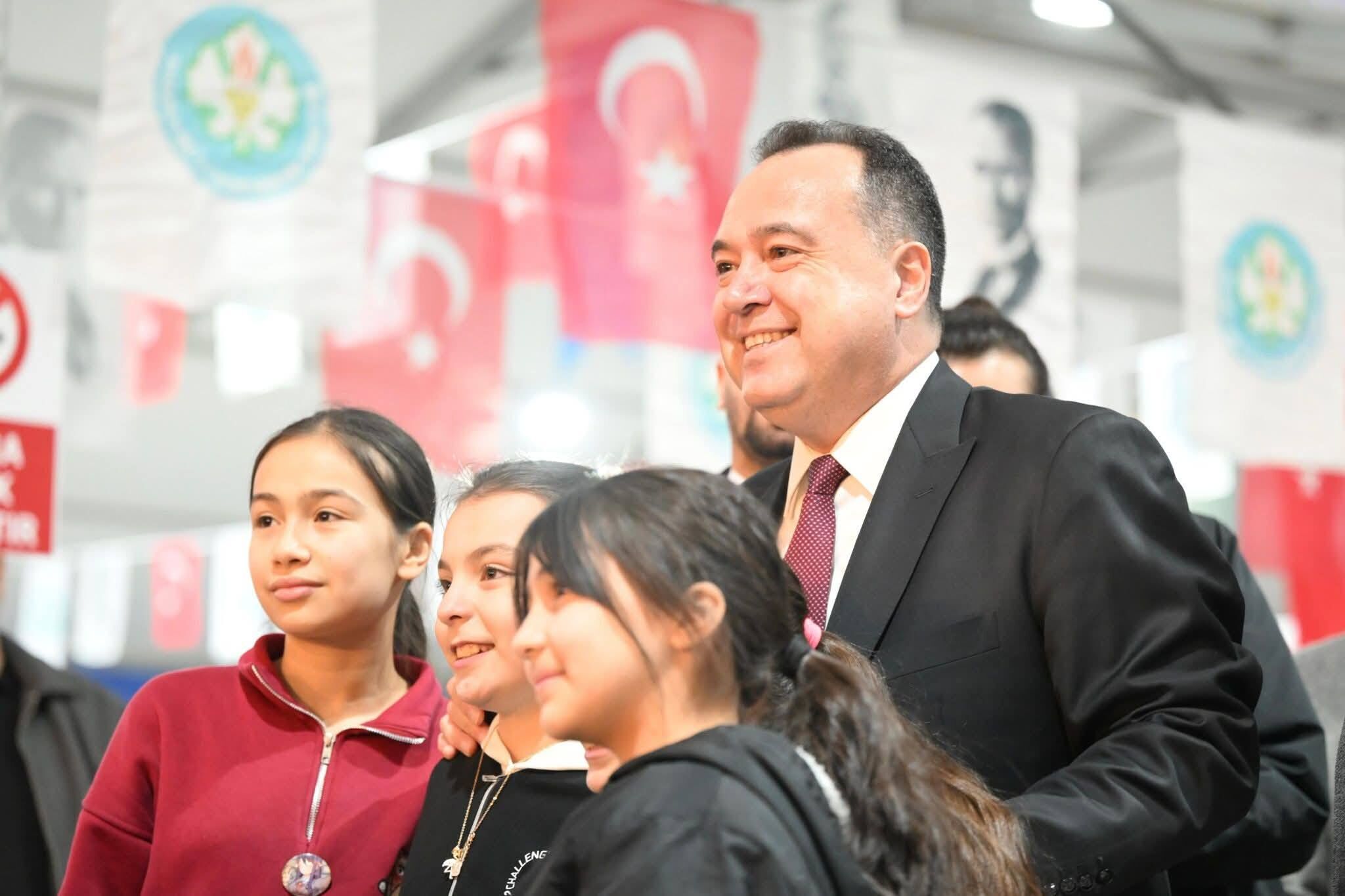 Başkan Besim Dutlulu Binlerce Manisalıyla İftar Sofrasında Buluştu (12) Kopya