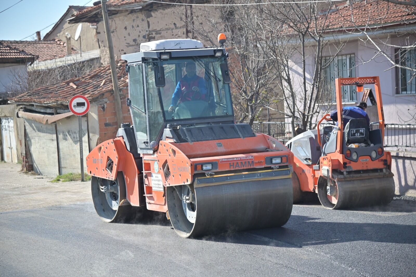 Büyükşehir’den Kula’da Ulaşım Konforu Için 8 Bin Tonluk Asfalt Çalışması (11)