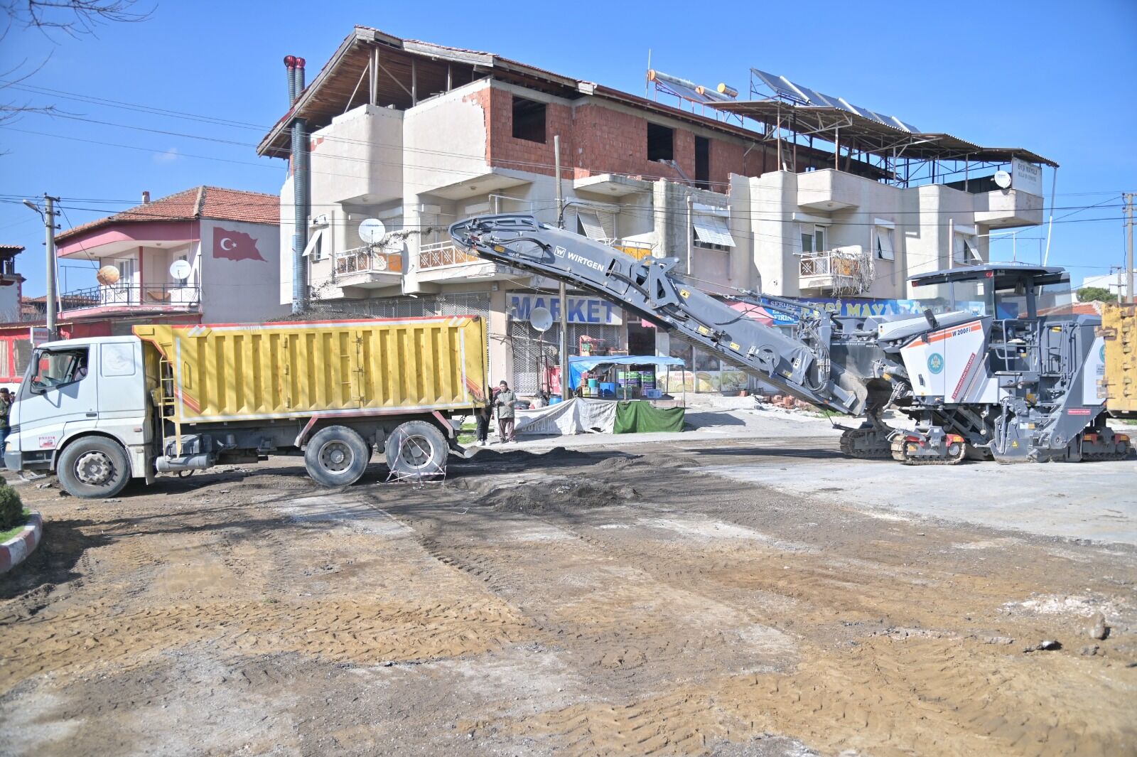 Büyükşehir’den Kula’da Ulaşım Konforu Için 8 Bin Tonluk Asfalt Çalışması (2)