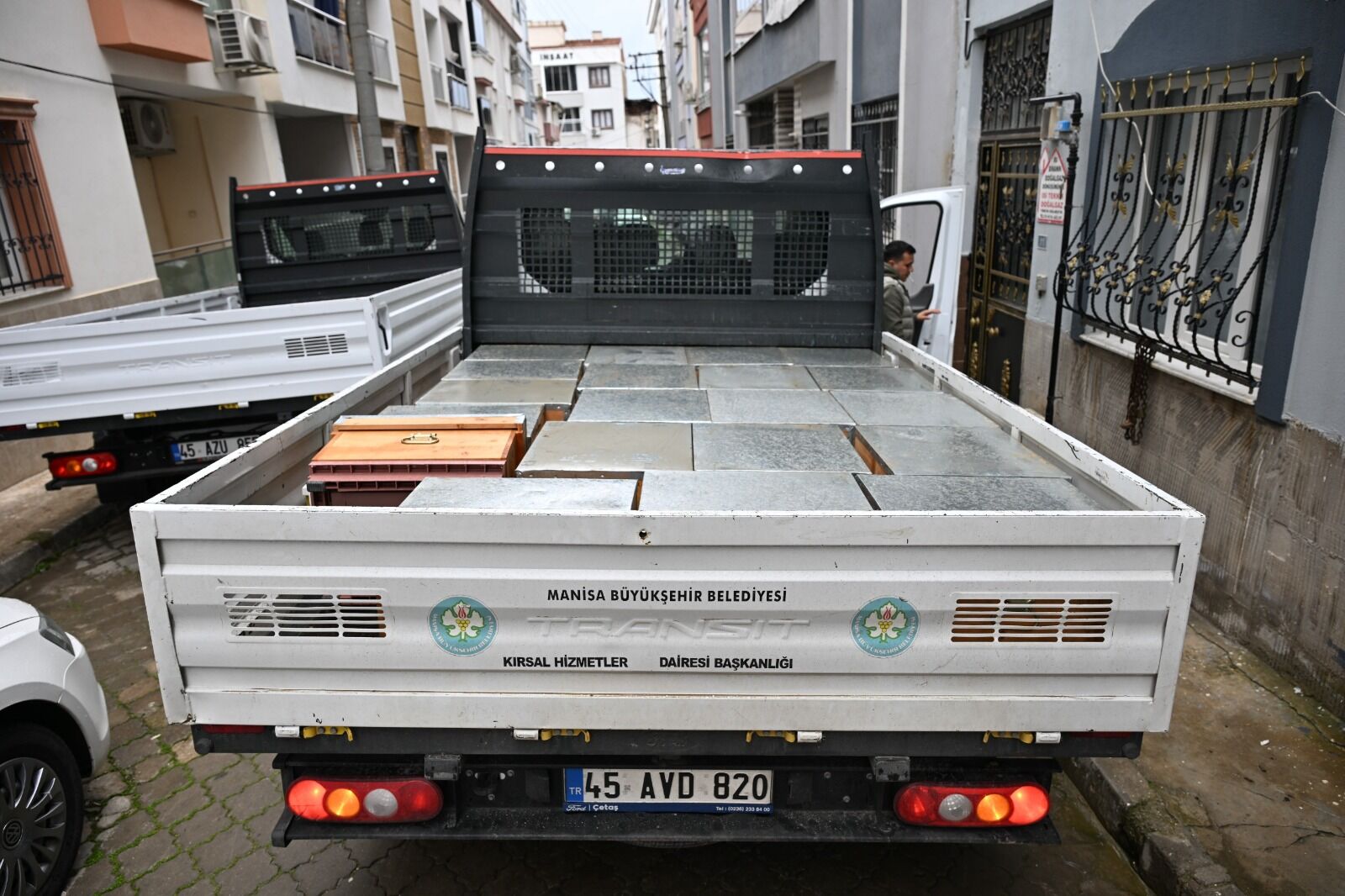 Büyükşehir’den Sel Mağduru Arıcıya Kovan Desteği (9)