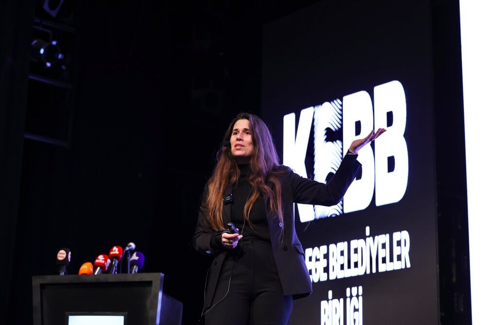 Çeşme Belediye Başkanı Lâl Denizli, “İzmir’de Afet” Söyleşisinde Çeşme’nin Afet Hazırlık Modelini Anlattıphoto 2026 02 17 14 16 16