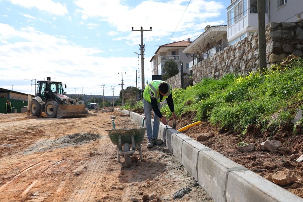 Çeşme Belediyesinden Yol Yenileme Seferberliğiphoto 2026 02 27 11 10 19 4
