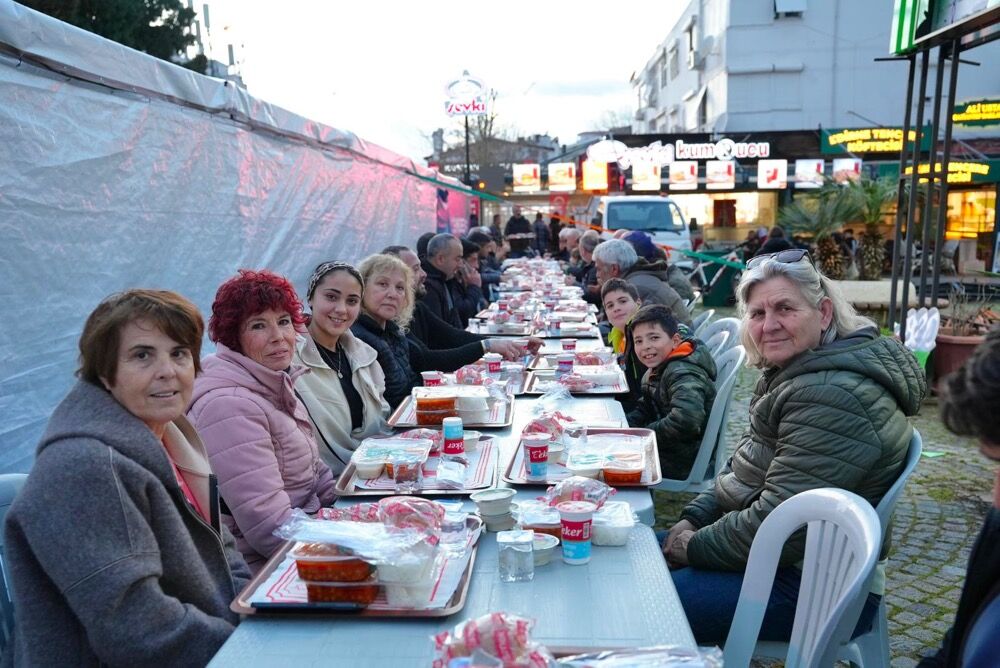 Çeşme’de Ramazan Birlikte Yaşanıyor İlk 3 Gün Yoğun Ilgi Gördüphoto 2026 02 21 20 51 07