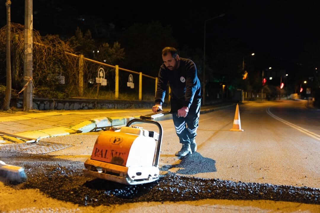 İlçemizde Selden Etkilenen Noktalarda Ekiplerimiz Dün Geceden Bu Yana Sahada.balçova’mızda Hayat (1)