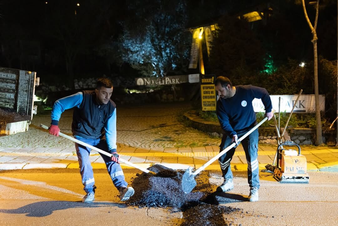 İlçemizde Selden Etkilenen Noktalarda Ekiplerimiz Dün Geceden Bu Yana Sahada.balçova’mızda Hayat (2)
