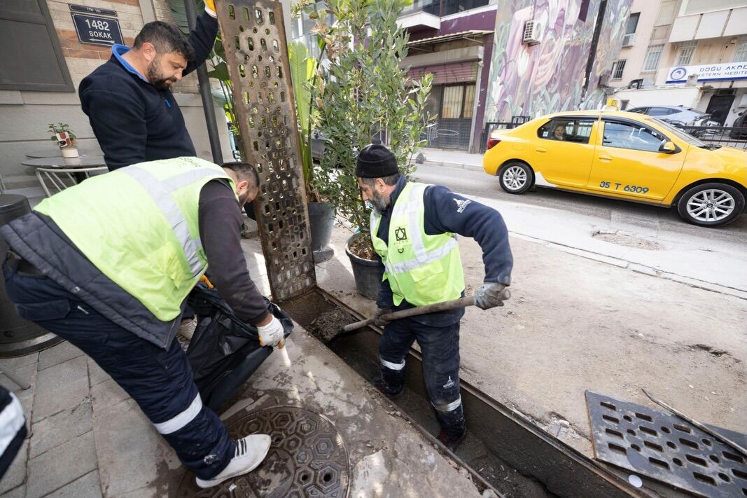 İzmir’de Yaşıyoruz. Türkiye’mizin Ayrılmaz Bir Parçası, 4.5 Milyon Nüfusuyla Üçüncü Büyük Şehri. (3)