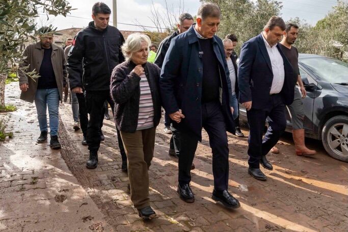 İzmir’de Yaşıyoruz. Türkiye’mizin Ayrılmaz Bir Parçası, 4.5 Milyon Nüfusuyla Üçüncü Büyük Şehri.