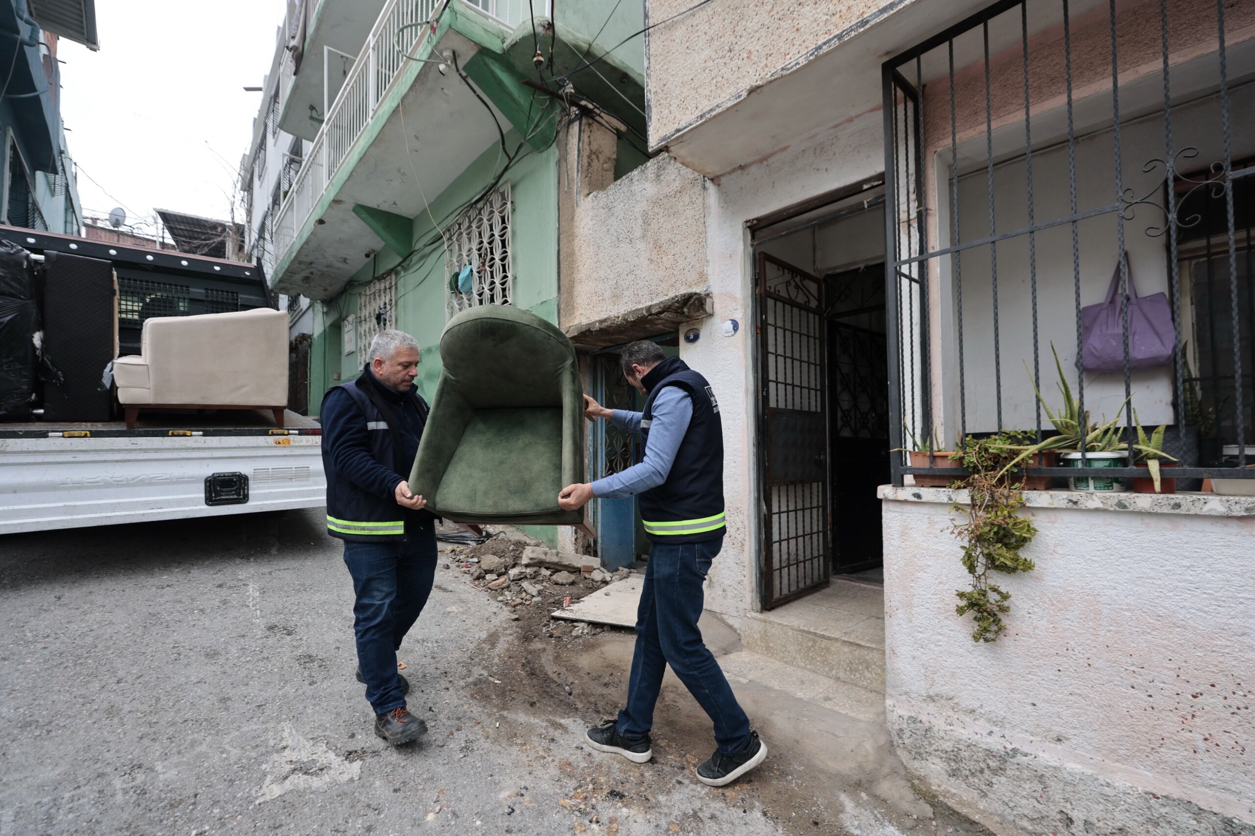 Konak’ta Eşya Dayanışması Bağışlar Ihtiyaç Sahiplerine Ulaştırılıyor (2)