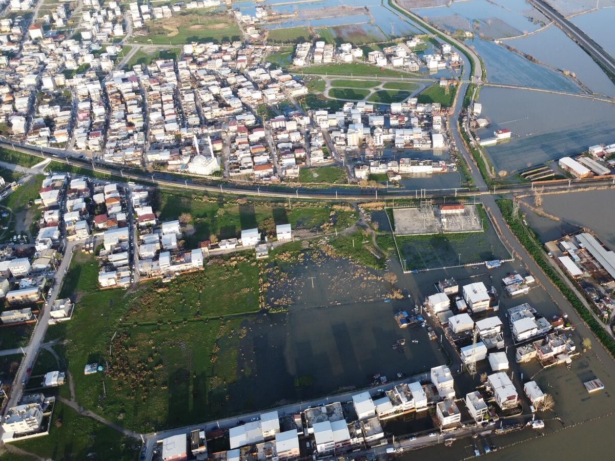 Manisa Büyükşehir Seferber 44 Vatandaş Ve 127 Hayvan Tahliye Edildi (19)