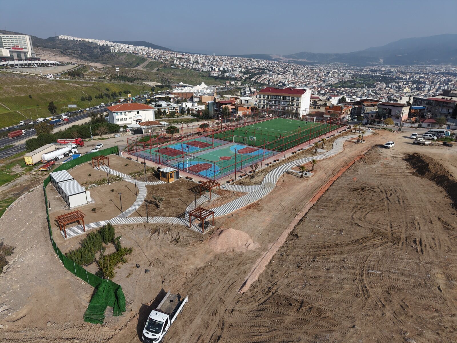 Bayraklı’da Ferdi Zeyrek Spor Kompleksi’nde Çalışmalar Sona Yaklaştı (8)
