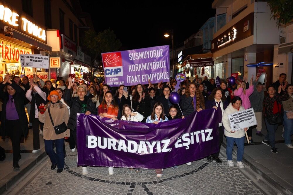 Çeşme’de 8 Mart Dünya Emekçi Kadınlar Günü “Buradayız, Eşitiz, Birlikteyiz” Temasıyla Kutlandıphoto 2026 03 08 22 25 00 2