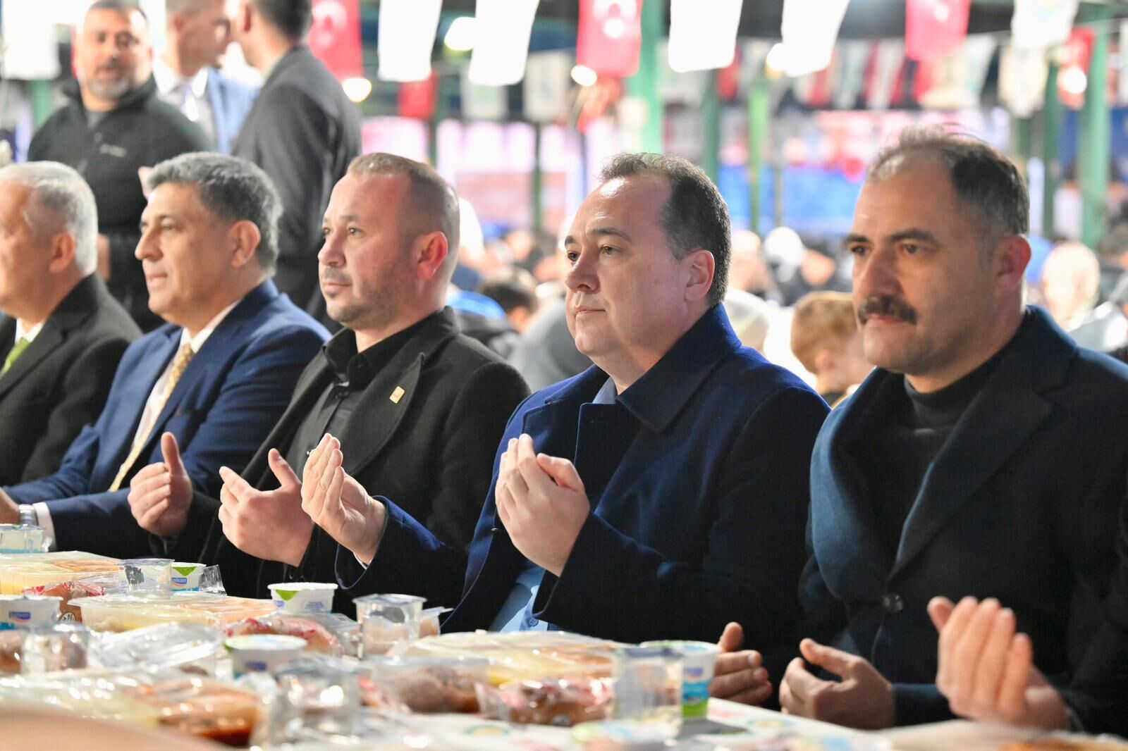 Demirci’deki İftar Sofrası Birlik Ve Bereketi Aynı Sofrada Buluşturdu (11)