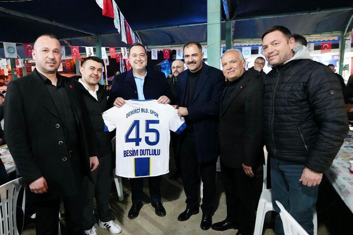Demirci’deki İftar Sofrası Birlik Ve Bereketi Aynı Sofrada Buluşturdu (13)