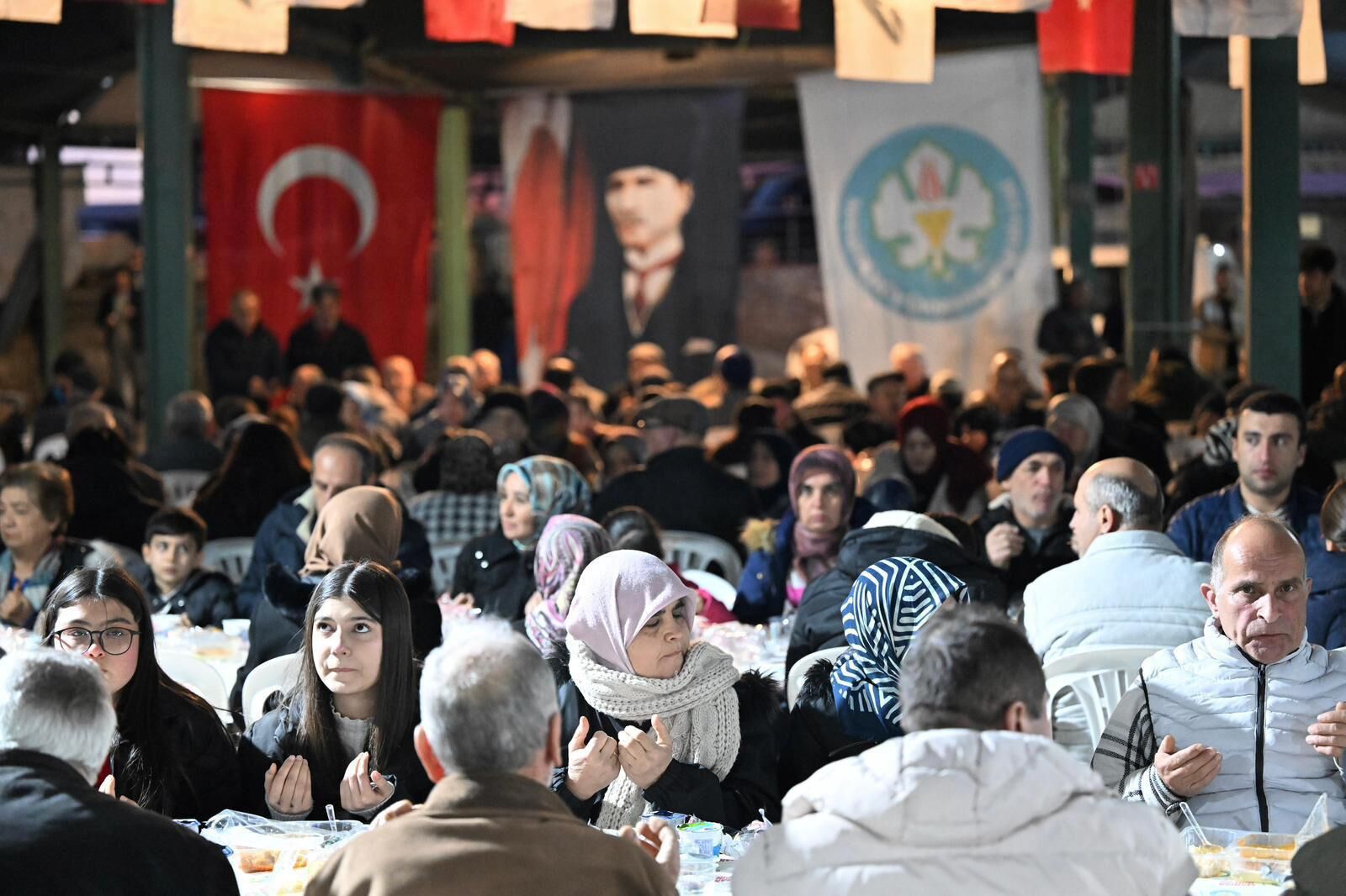 Demirci’deki İftar Sofrası Birlik Ve Bereketi Aynı Sofrada Buluşturdu (6)-1