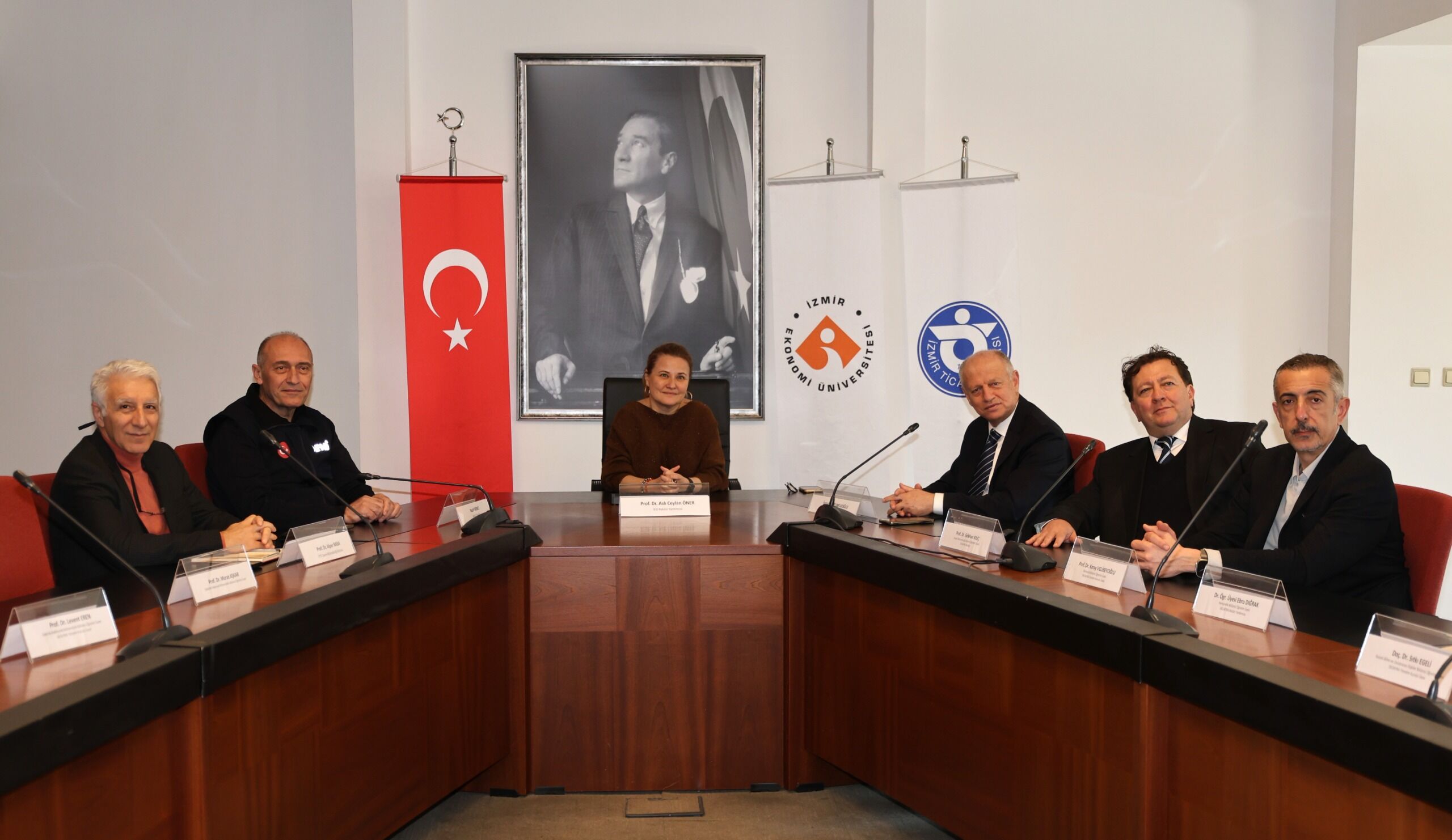 İzmir’de, Afet Riskinin Azaltılmasına Yönelik Çalışmalar Yapmak Amacıyla İzmir Ekonomi Üniversitesi (İeü) Bünyesinde Kurulan Ekoayra, Ilk Danışma Kurulu Toplantısını Gerçekleştirdi. 1