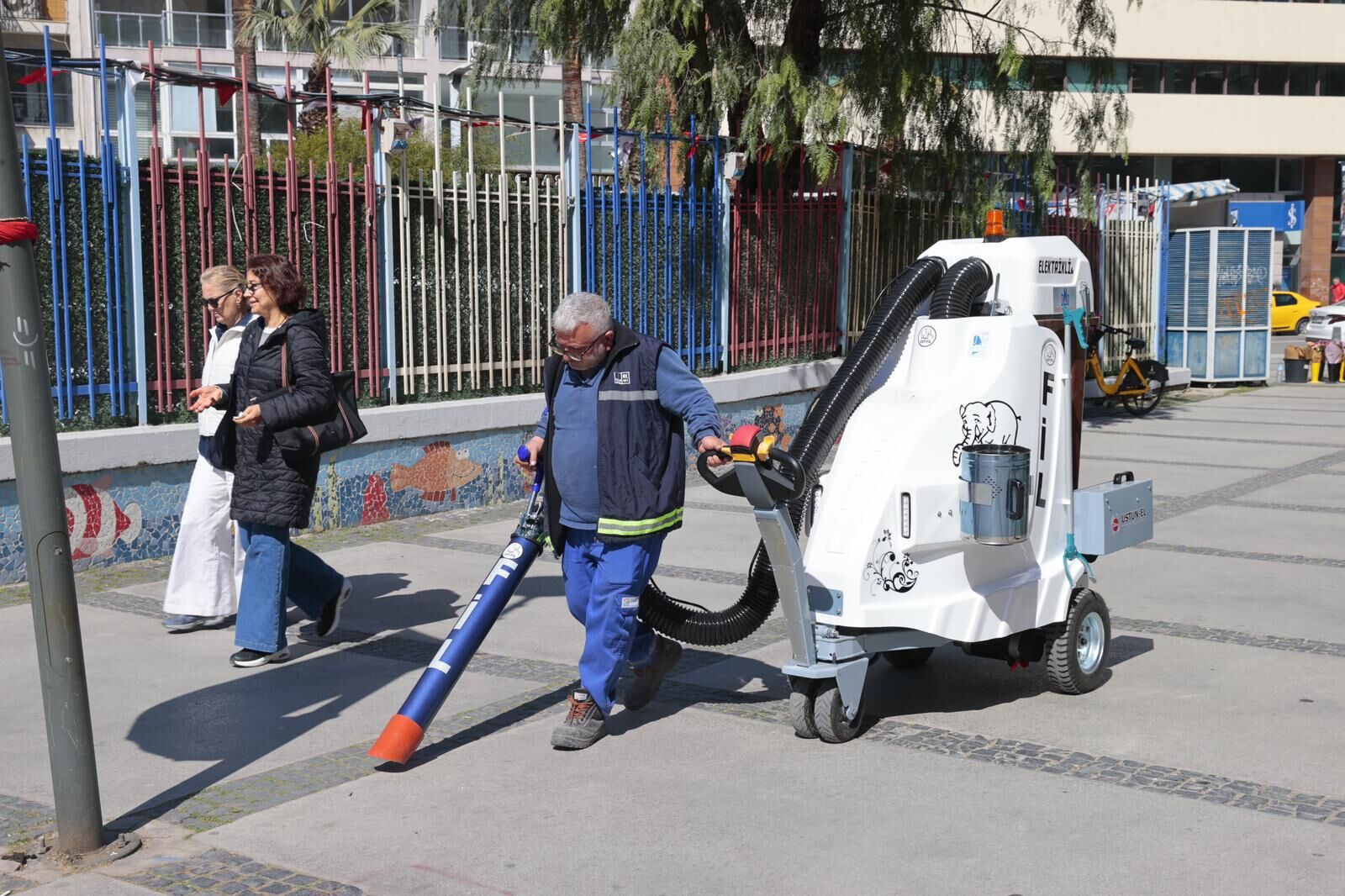 Konak’tan Temizliğe Pratik Çözüm Filler Görev Başında (6)