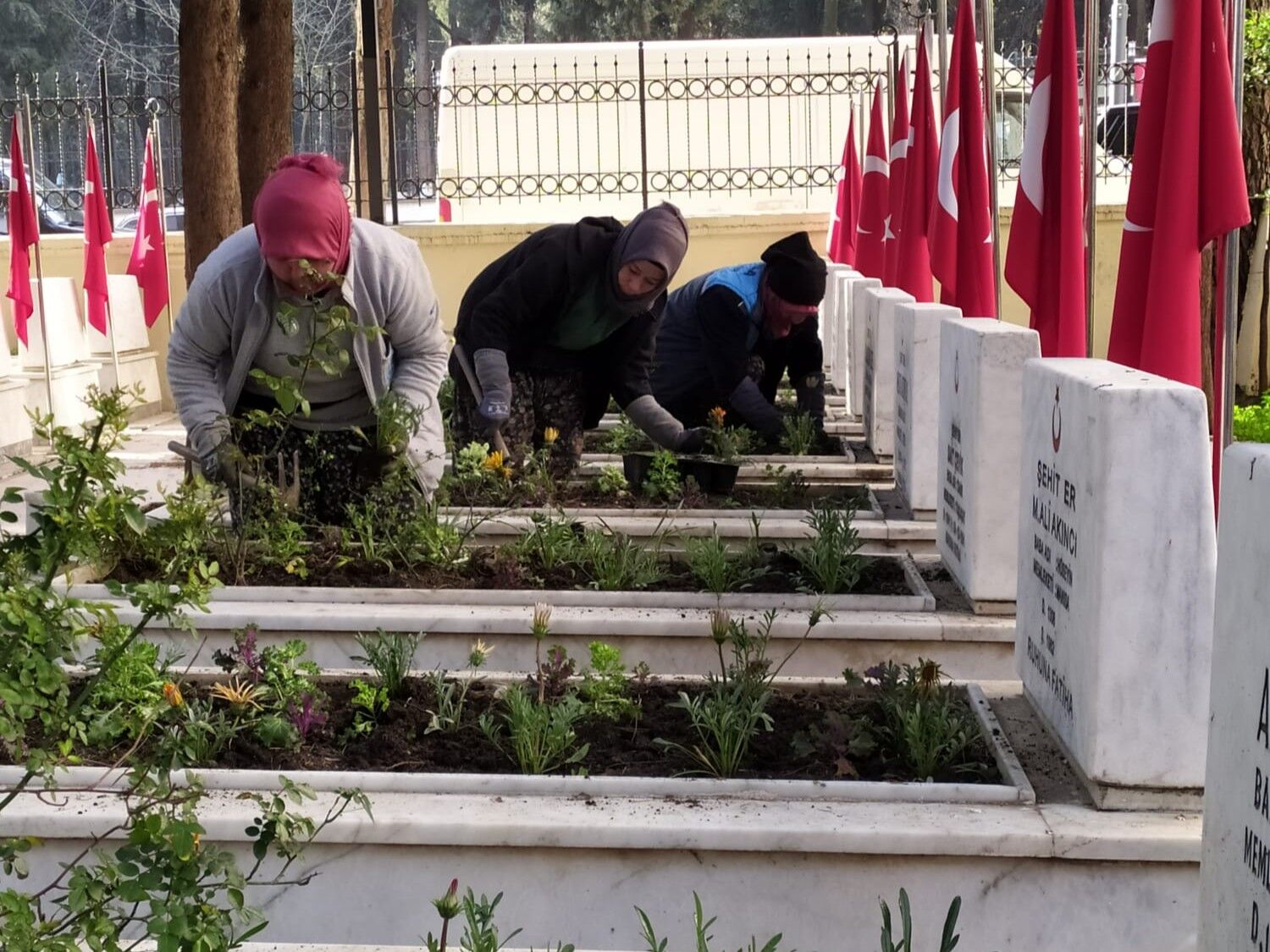Manisa Büyükşehir Belediyesi Şehitlikleri 18 Mart’a Hazırladı (3)