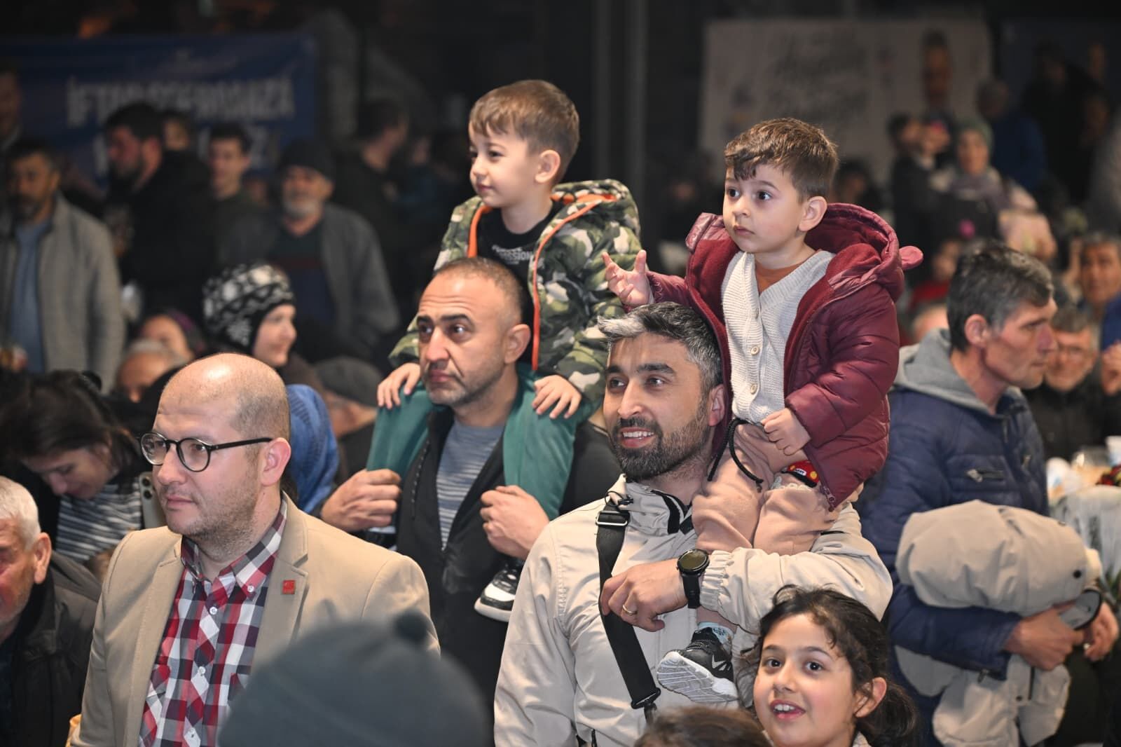 Manisa Büyükşehir’in İftar Sofrası Akhisar’da Kuruldu (3)