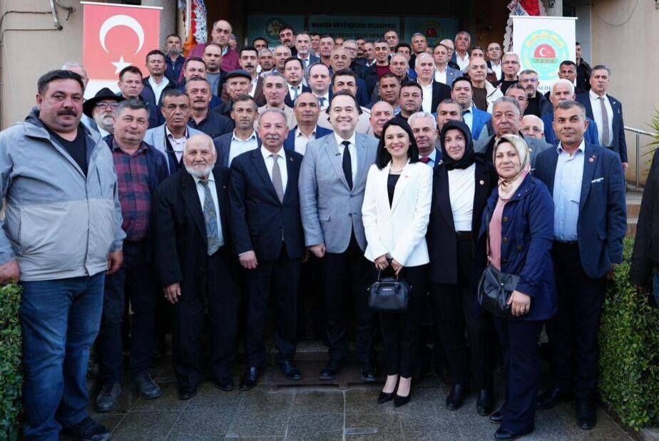Ramazan’ın Bereketi Salihli’de Kurulan İftar Sofrasında Paylaşıldı (5)