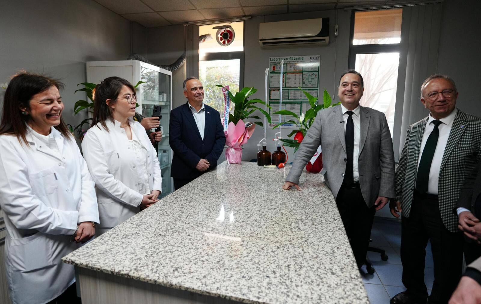 Yaprak, Toprak Ve Su Analiz Laboratuvarı Salihli’de Açıldı (2)