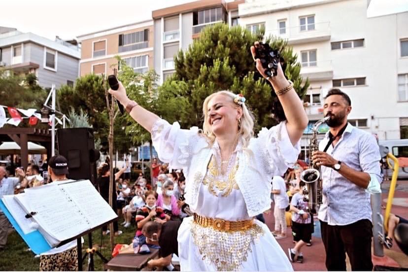 04 Sevim Kahya Ve Sakoband Orkestrası