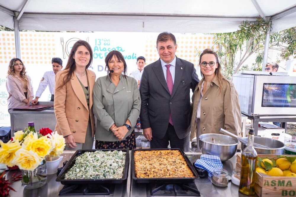 15. Uluslararası Alaçatı Ot Festivali’nde Gastronomi Rekabeti Ve Lezzet Şöleni Başlıyoroze Dönüş Konseptiyle 13 Alaçatı Ot Festivali Başladı1