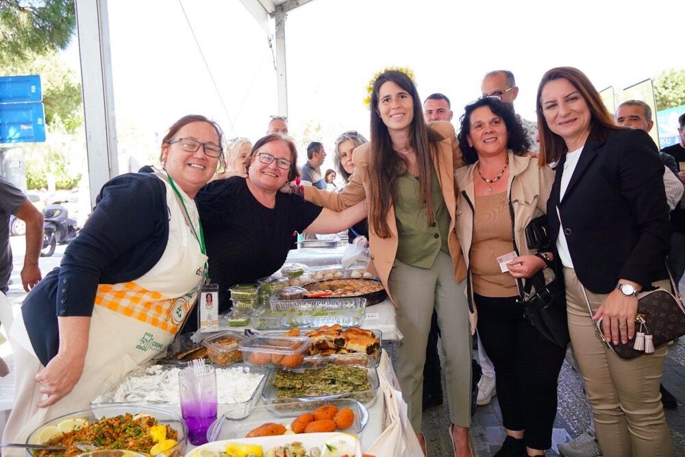 15. Uluslararası Alaçatı Ot Festivali’nde Gastronomi Rekabeti Ve Lezzet Şöleni Başlıyoroze Dönüş Konseptiyle 13 Alaçatı Ot Festivali Başladı10