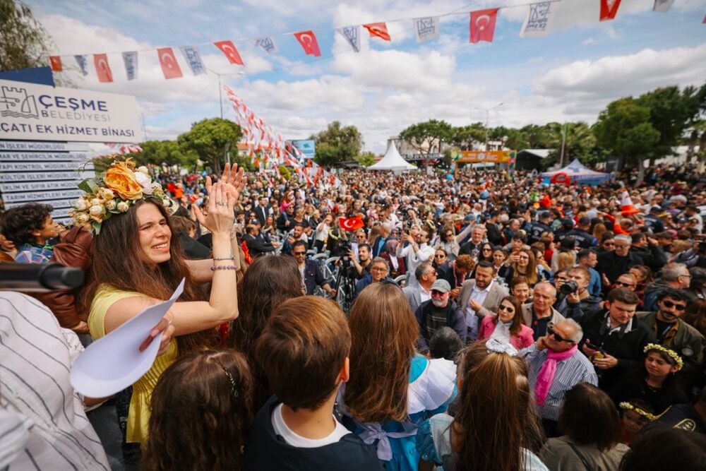 15. Uluslararası Alaçatı Ot Festivali’nin Görkemli Korteji Ve 23 Nisan Gururu Bir Arada Photo 2026 04 23 16 33 23 7