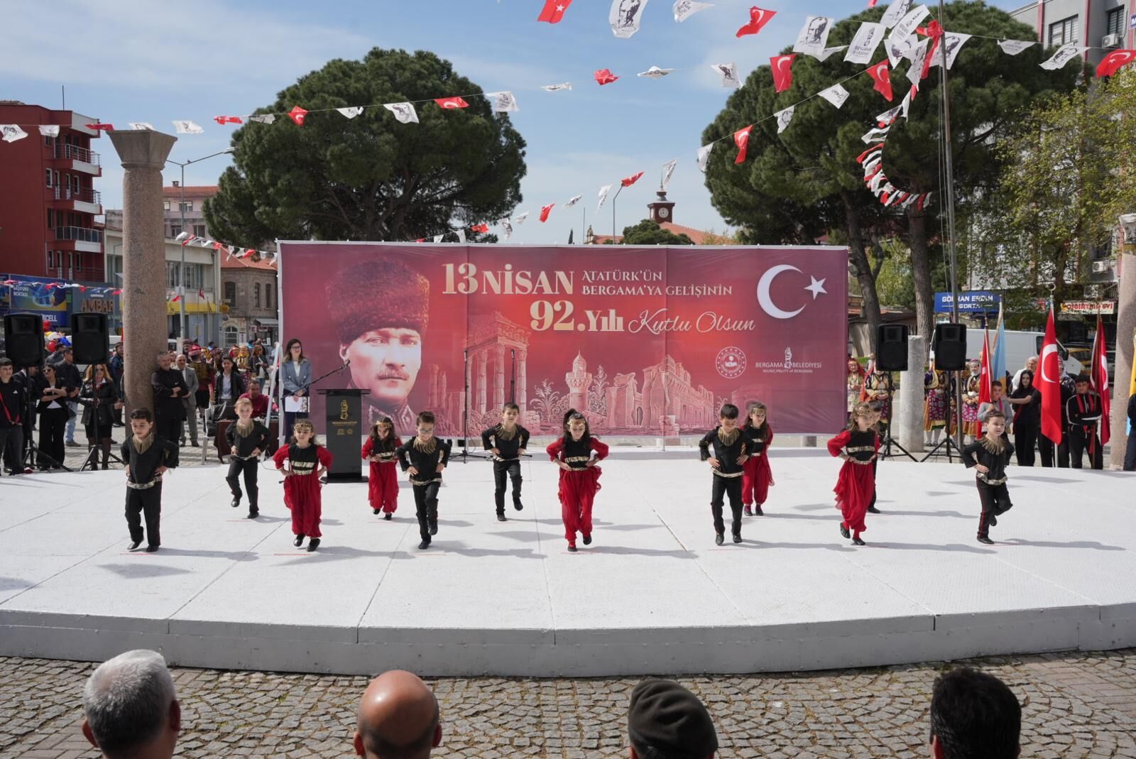 Atatürk'ün Bergama'ya Geli̇şi̇ni̇n 92 Yil Dönümü Programi Foto 4