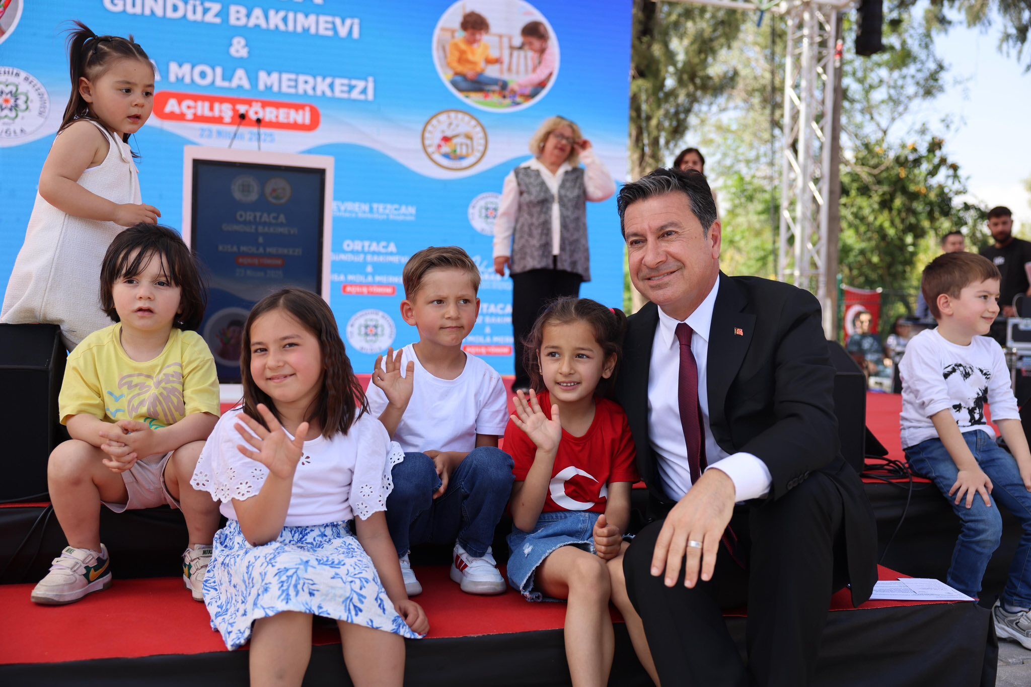 Başkan Aras’tan 23 Nisan Mesajı (1)