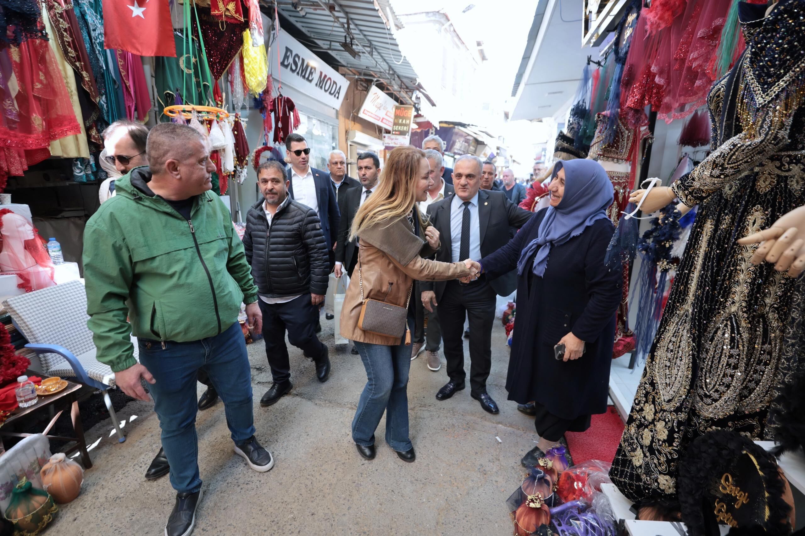 Başkan Mutlu’dan Kemeraltı Mesaisi Esnaftan Ruhsat Indirimine Teşekkür (5)