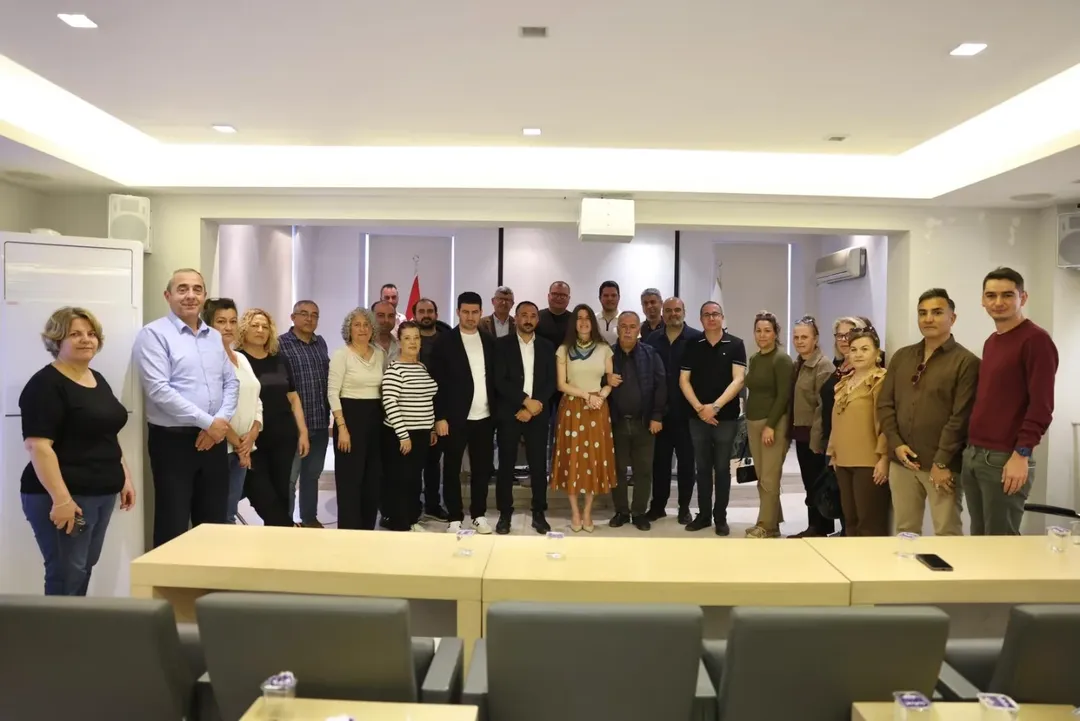 Çeşme Beledi̇yesi̇nde Toplu Sözleşme İmzalandiçeşme Belediyesi’nde Bir Süredir Devam Eden Toplu (1)