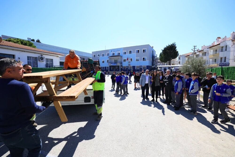 Çeşme Belediyesinden Okullara Sosyal Alan Desteğiphoto 2026 04 01 11 17 58