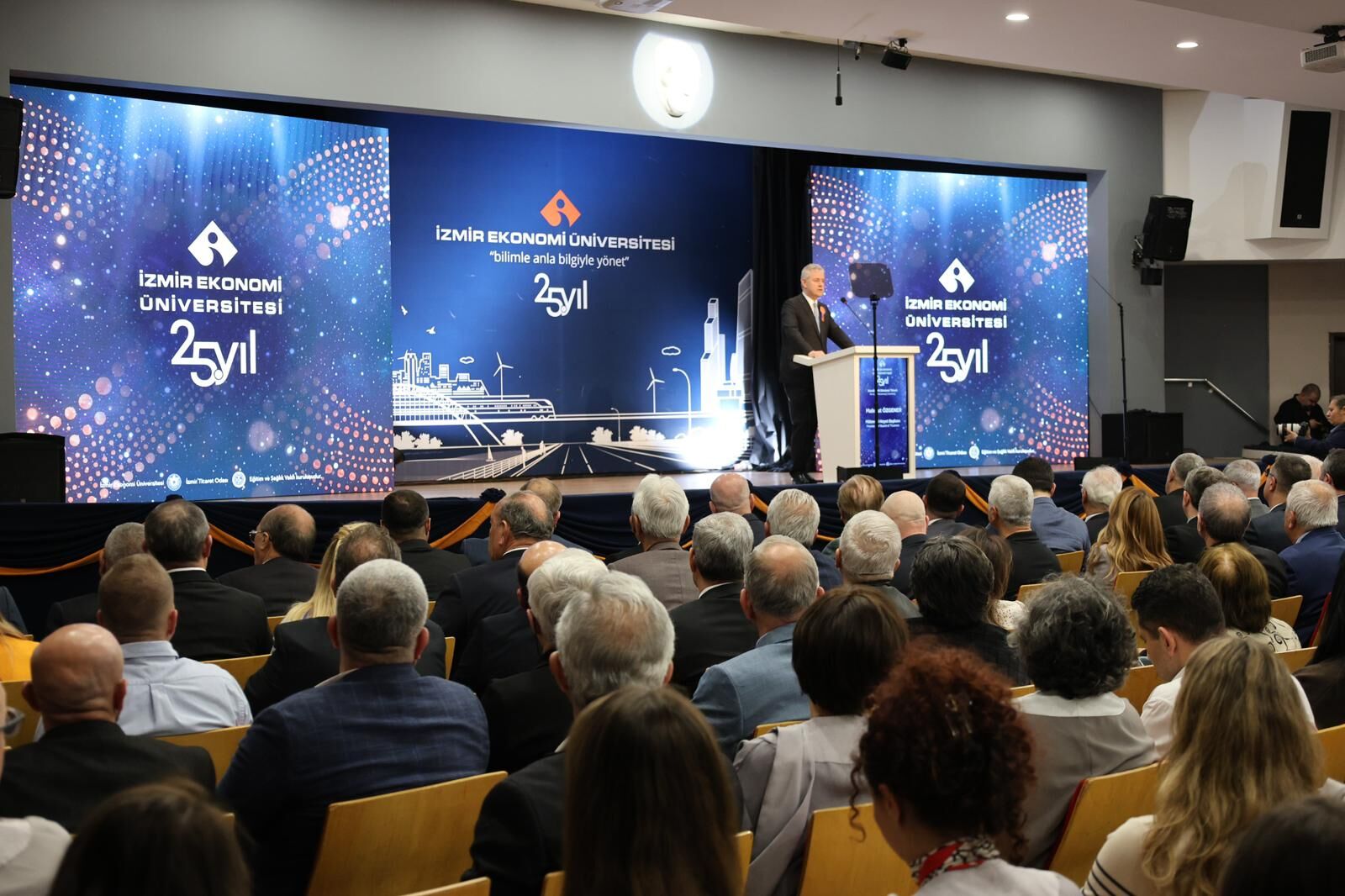 Ege Bölgesi’nin Ilk Vakıf Üniversitesi Olarak 14 Nisan 2001 Tarihinde Eğitim Yolculuğuna Başlayan İzmir Ekonomi Üniversitesi (İeü), 25’Inci Yaşını Büyük Coşku Ve Heyecanla Kutladı. 2