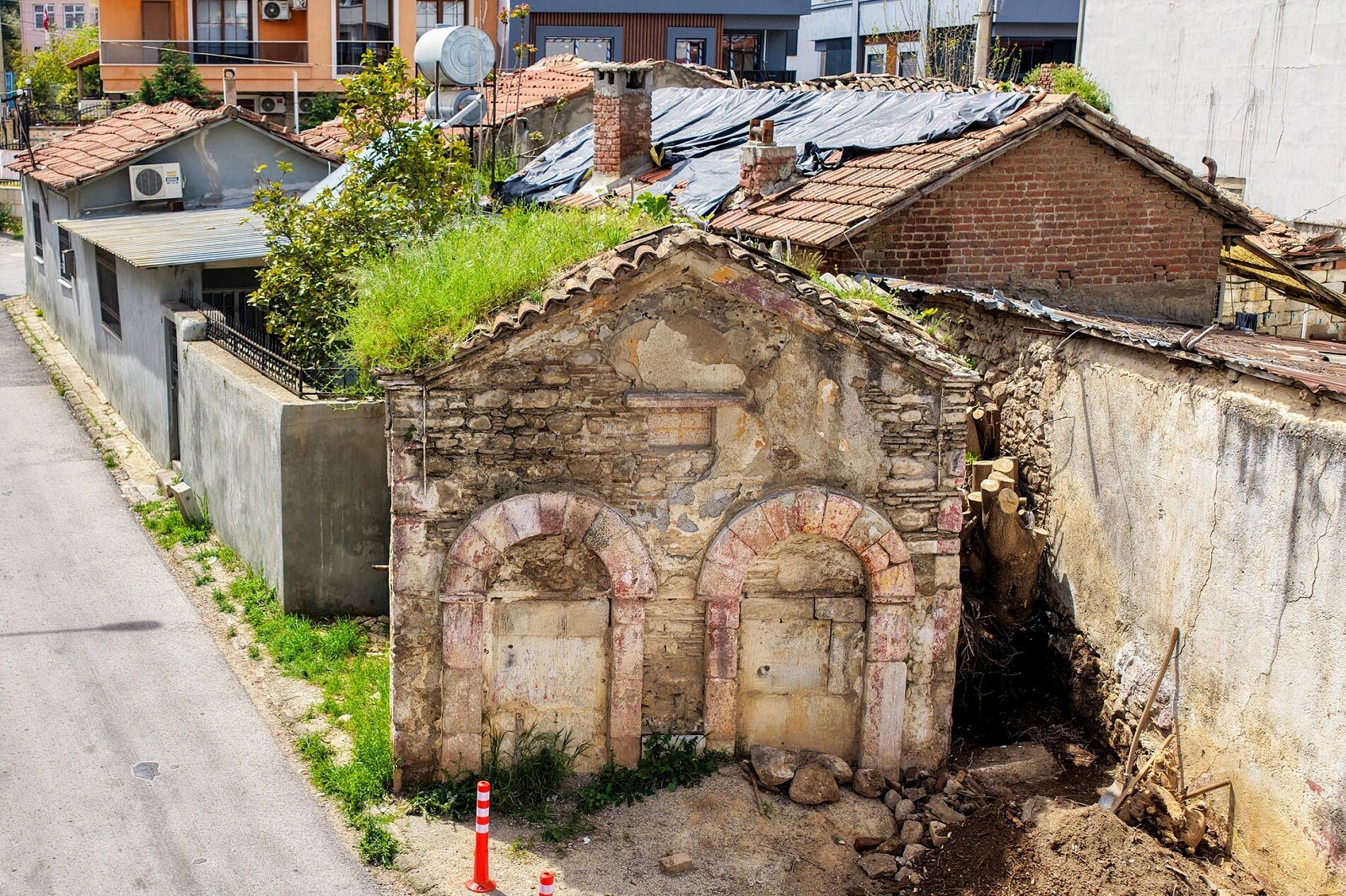 Gaziemir’in Tarihi Çift Çeşme’si Aslına Uygun Şekilde Yenileniyor (2)