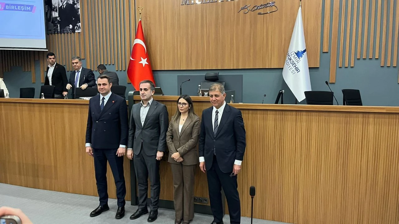 Izmir Buyuksehir Meclisinin Chp Grubunda Gorev Degisimi