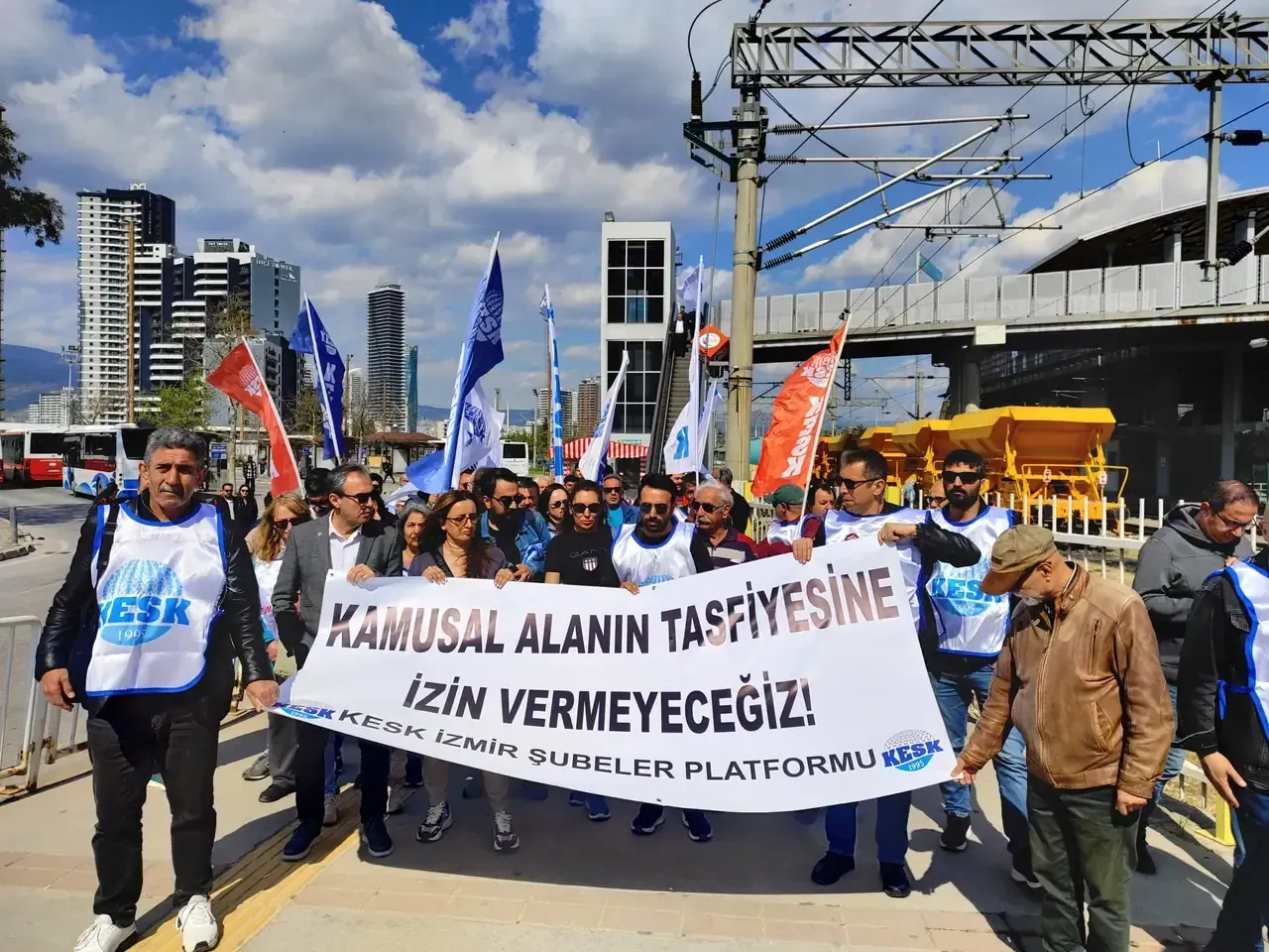 Kesk Izmirden Meslek Fabrikasi Aciklamasi Mudahalenin Muhatabi Izmir Halkidir 1