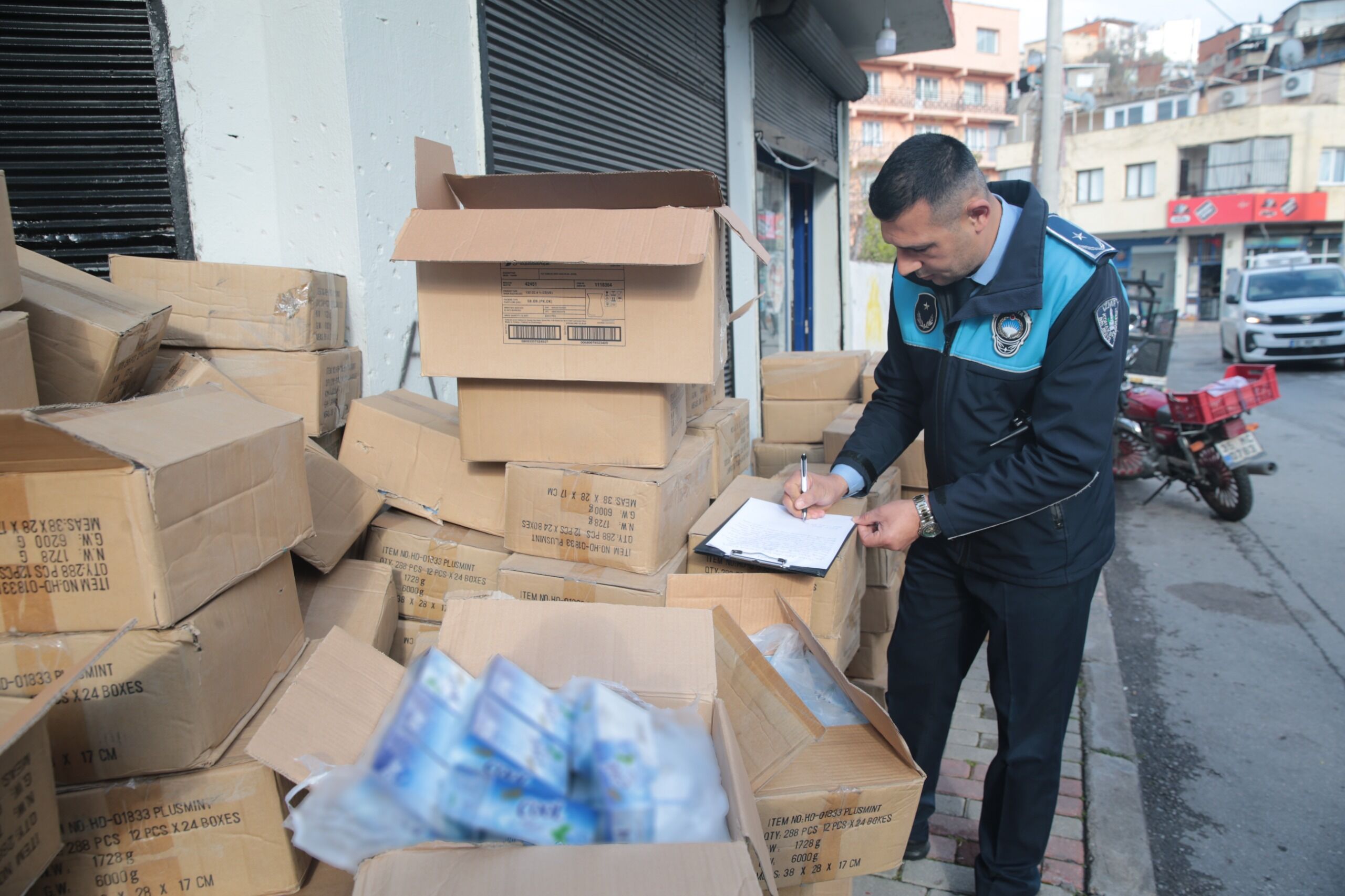 Konak Zabıtası, Halk Sağlığını Hiçe Sayanlara Geçit Vermedi (6)