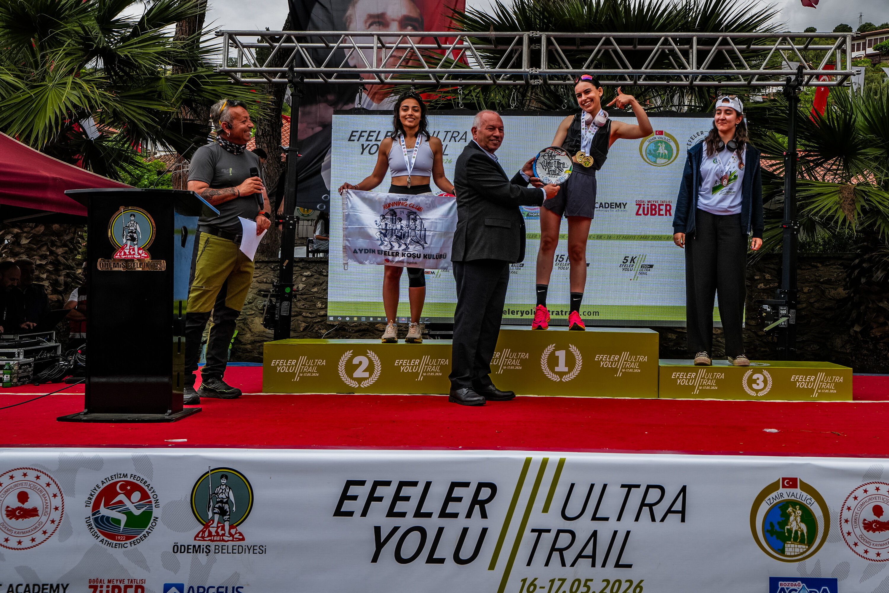 Efeler Yolu Ultra Trail’de Madalyalar Verildi (2)