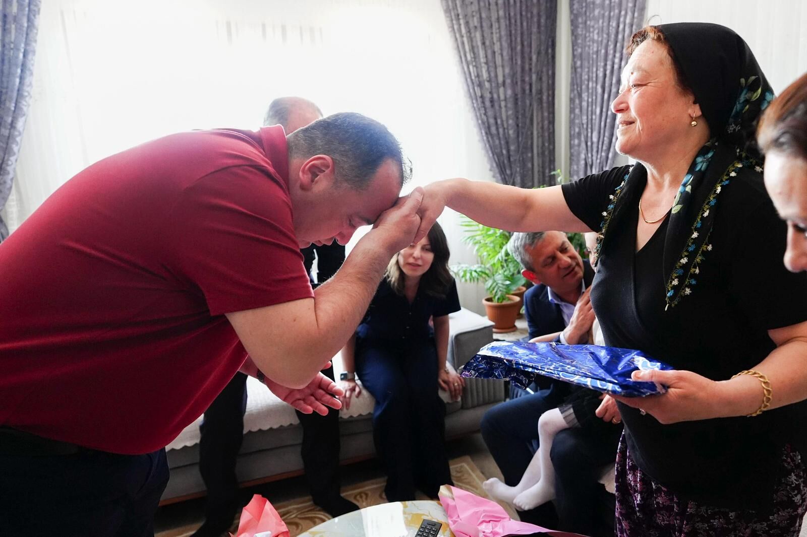 Manisa’da Anlamlı Anneler Günü Ziyaretleri (4)