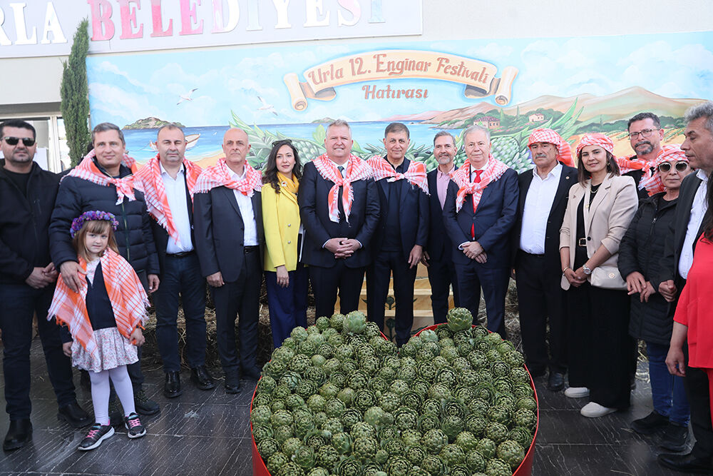 Urla Enginar Festivali Coşkuyla Başladı Sokaklar Şölene Döndü (5)