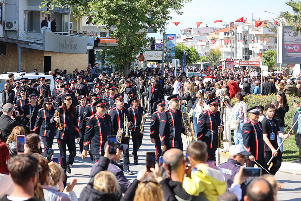 Urla Enginar Festivali Coşkuyla Başladı Sokaklar Şölene Döndü (6)