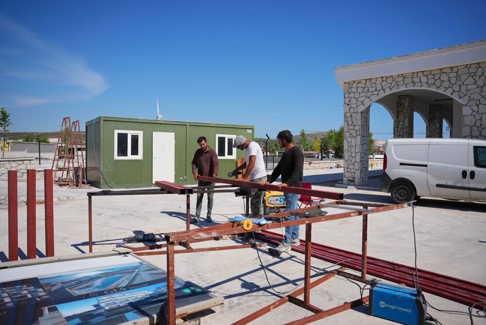 Çeşme Belediyesinden Park Ve Spor Alanlarında Kapsamlı Yenileme Photo 2026 06 16 17 14 48 2
