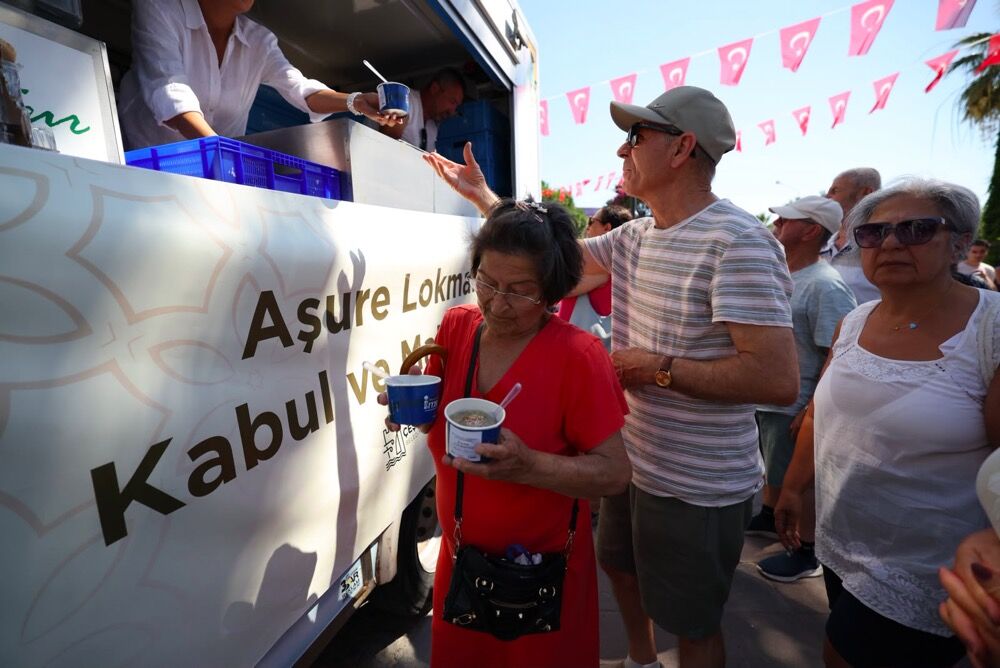 Çeşme'de Aşure Lokması Paylaşıldıphoto 2026 06 28 19 40 00