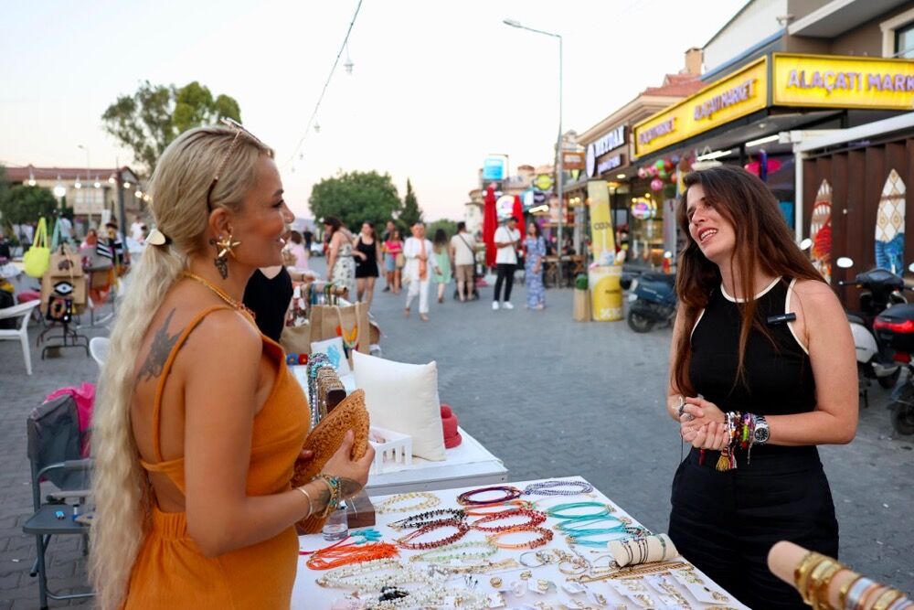Çeşme’de Kadın Emeği Gece Pazarlarında Hayat Buluyorphoto 2026 06 11 12 01 36