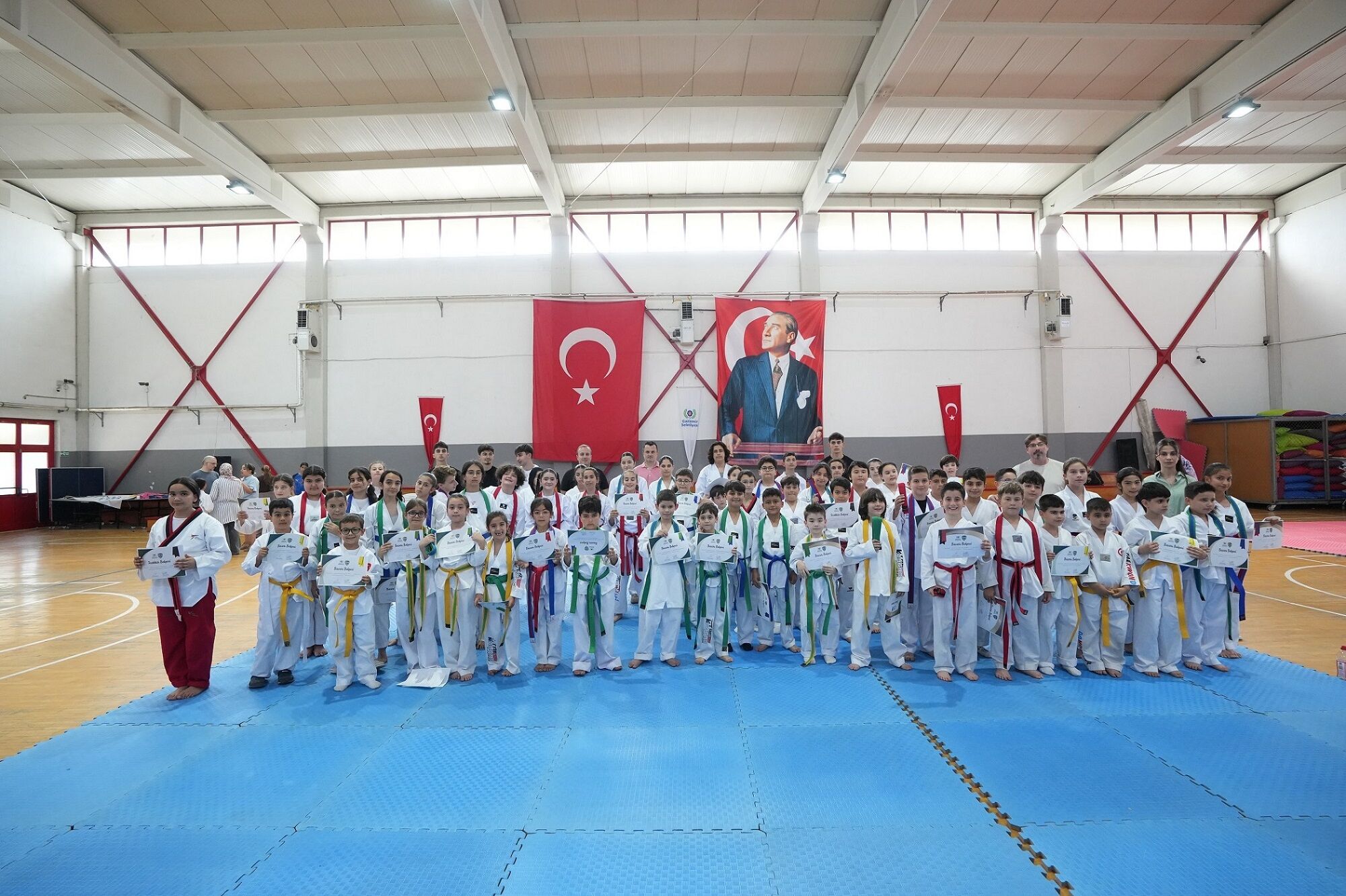 Gaziemirli 81 Taekwondocu Kuşak Atlamak Için Ter Döktü (10)