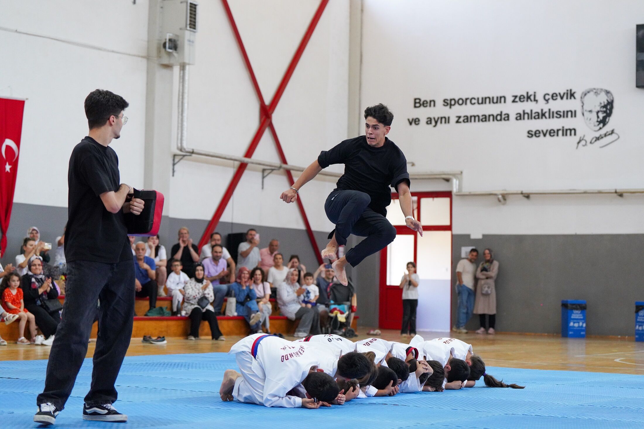 Gaziemirli 81 Taekwondocu Kuşak Atlamak Için Ter Döktü (7)