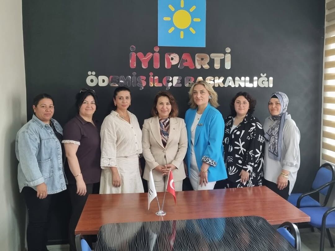 İl Başkanımız Sn. Ülkü Doğan, İl Başkan Yardımcılarımız Sn. Av. Timur Güler, Sn. Hayri Tuna Yüks (1)
